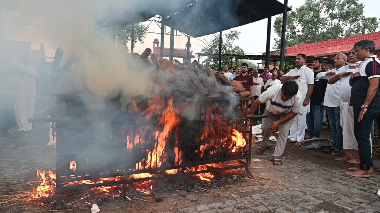 वरिष्ठ प्रचारक माणकचंद्र वाजपेयी पंचतत्व में विलीन। वरिष्ठ प्रचारक माणकचंद्र वाजपेयी पंचतत्व में विलीन।