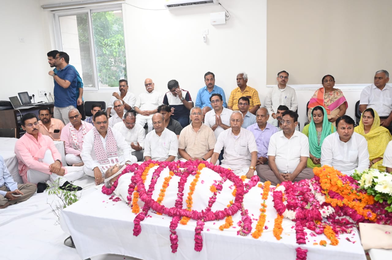 संघ के वरिष्ठ प्रचारक माणकचंद की पार्थिव देह संघ के वरिष्ठ प्रचारक माणकचंद की पार्थिव देह