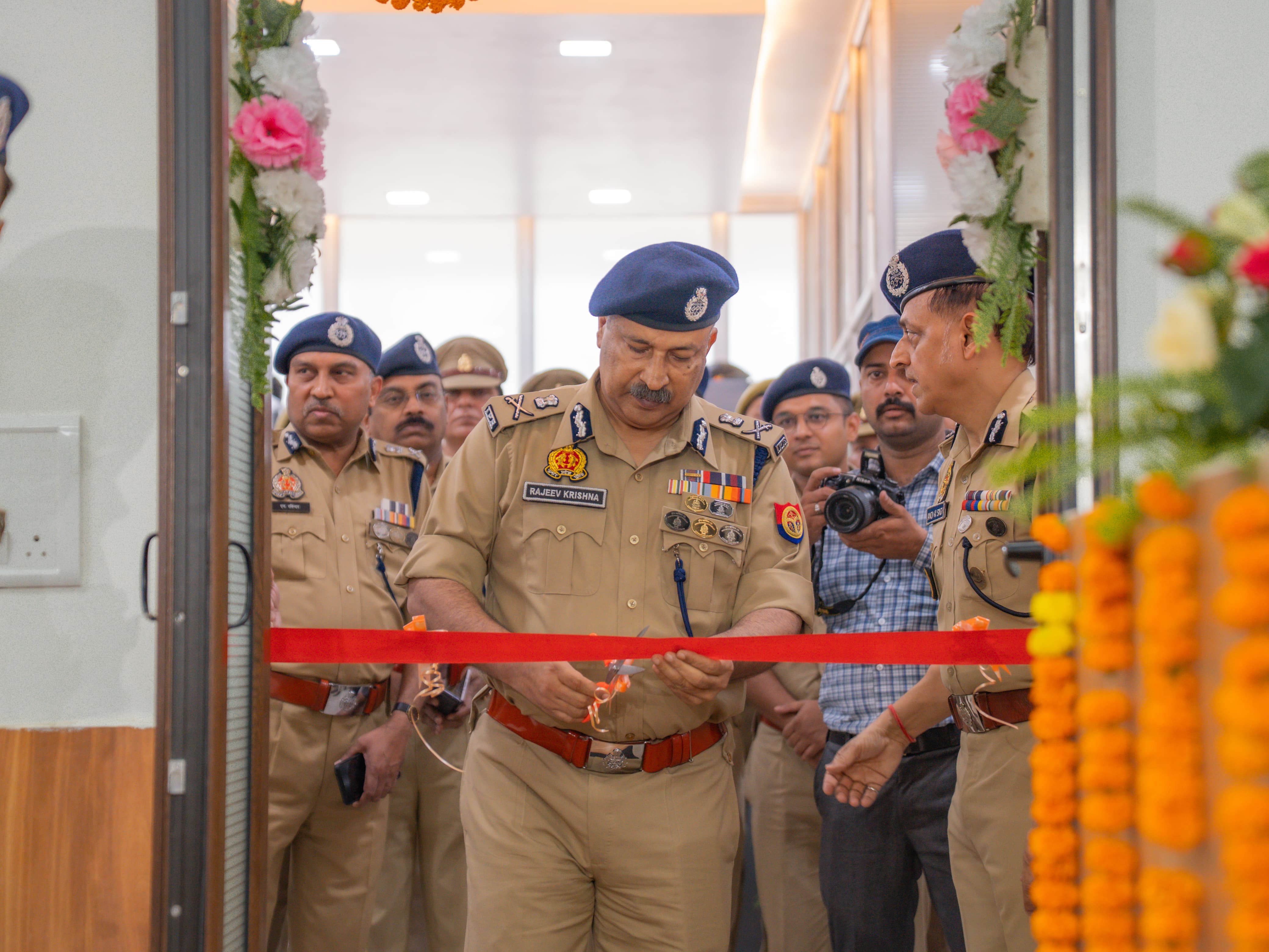 यूपी डीजीपी ने राष्ट्रीय साइबर क्राइम हेल्पलाइन के कॉल सेंटर का उद्घाटन किया यूपी डीजीपी ने राष्ट्रीय साइबर क्राइम हेल्पलाइन के कॉल सेंटर का उद्घाटन किया
