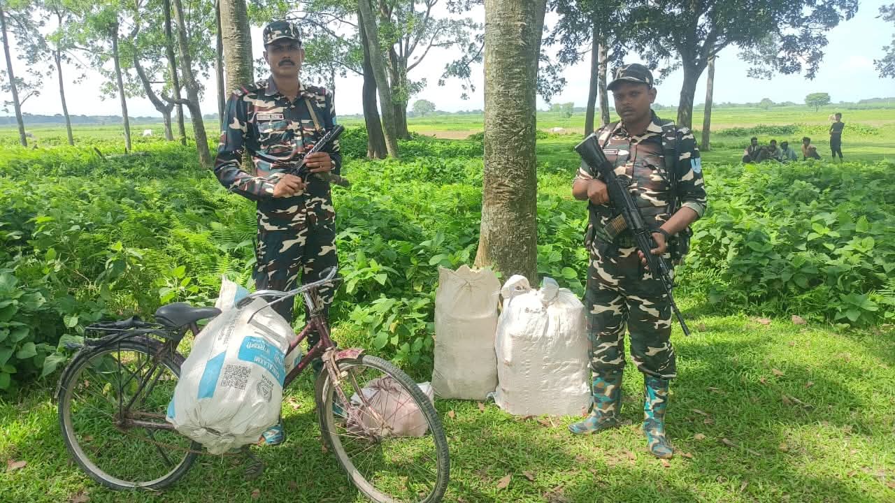अररिया फोटो:एसएसबी का जब्त चीनी अररिया फोटो:एसएसबी का जब्त चीनी