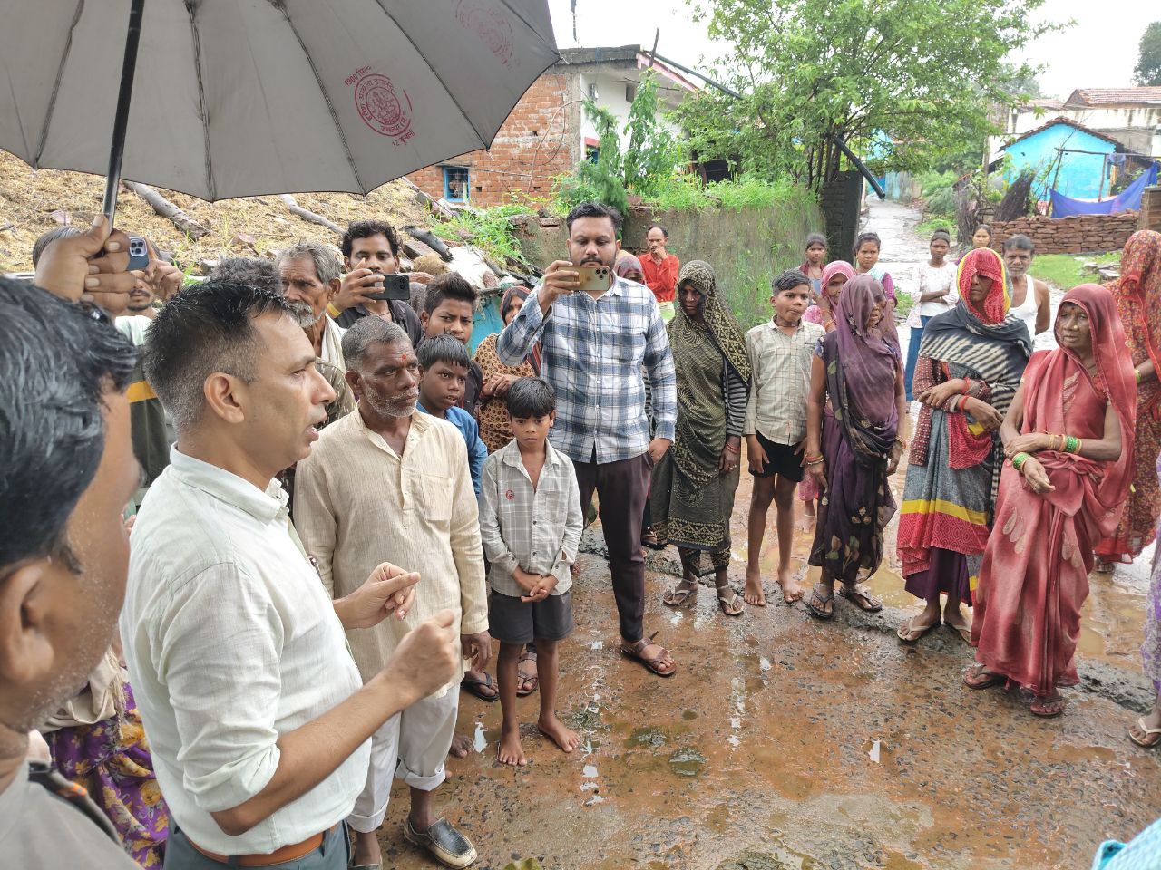 दमोह-बाढ में फंसे ग्राम सगोरिया में 179 लोगों का रेस्क्यू दमोह-बाढ में फंसे ग्राम सगोरिया में 179 लोगों का रेस्क्यू
