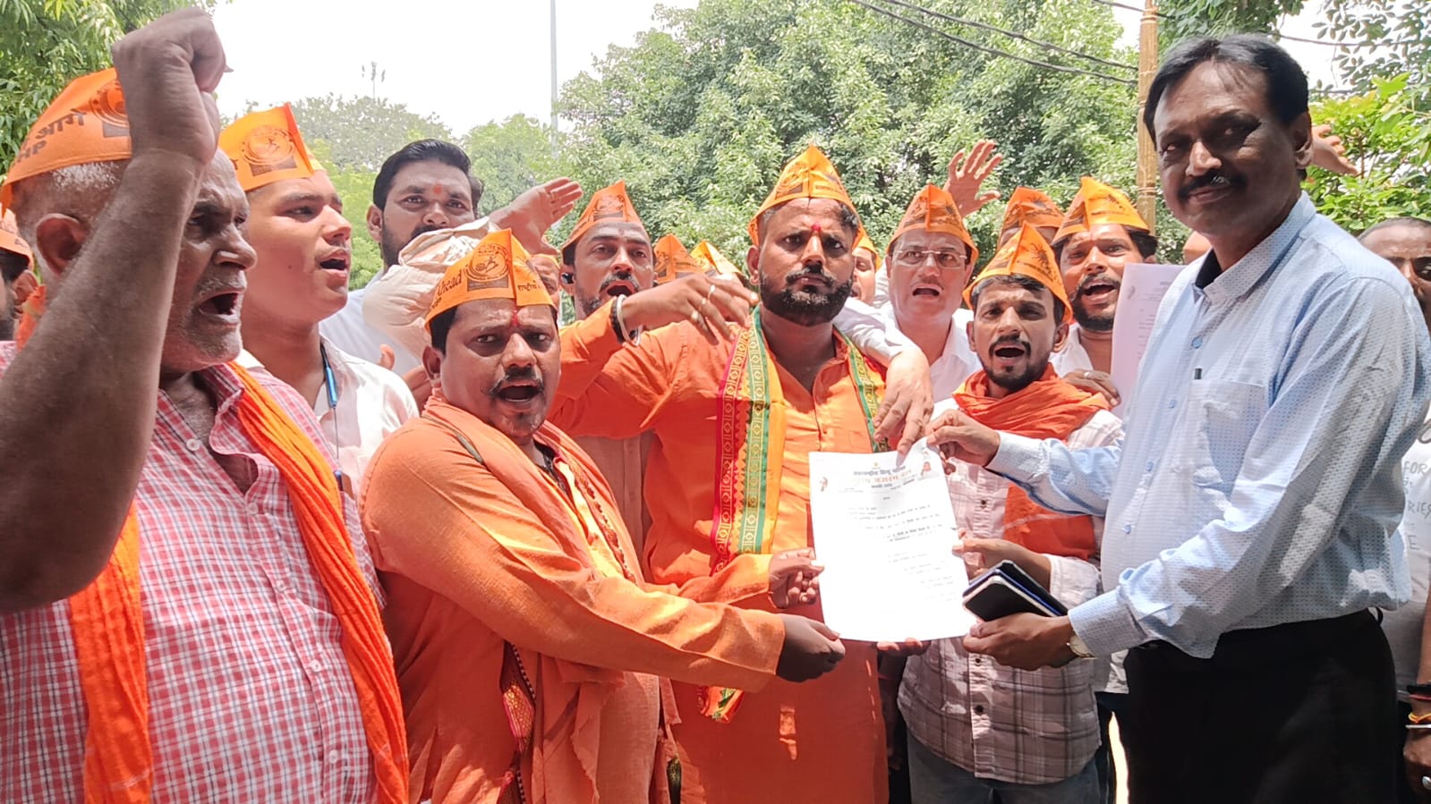 प्रधानमंत्री को संबोधित प्रधानमंत्री को संबोधित