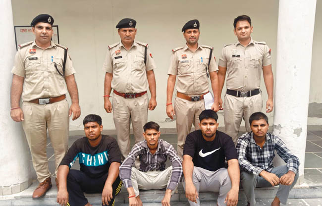 सोनीपत: गिरफ्तार चार हमलावर सोनीपत: गिरफ्तार चार हमलावर