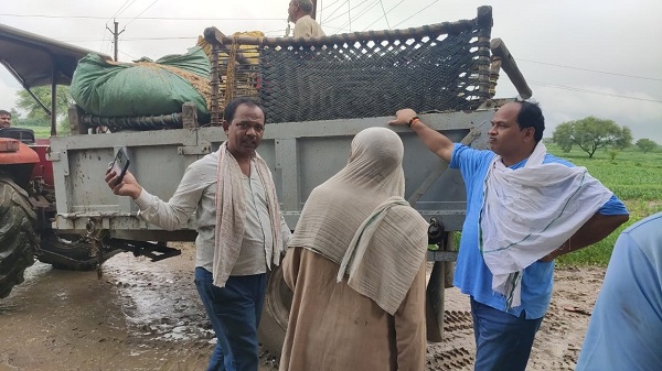 मुरैना : चम्बल ने खतरे के निशान को पार कर गांव की ओर किया रुख, हाई अलर्ट जारी मुरैना : चम्बल ने खतरे के निशान को पार कर गांव की ओर किया रुख, हाई अलर्ट जारी