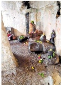 गुफा में अन्य देवी देवता