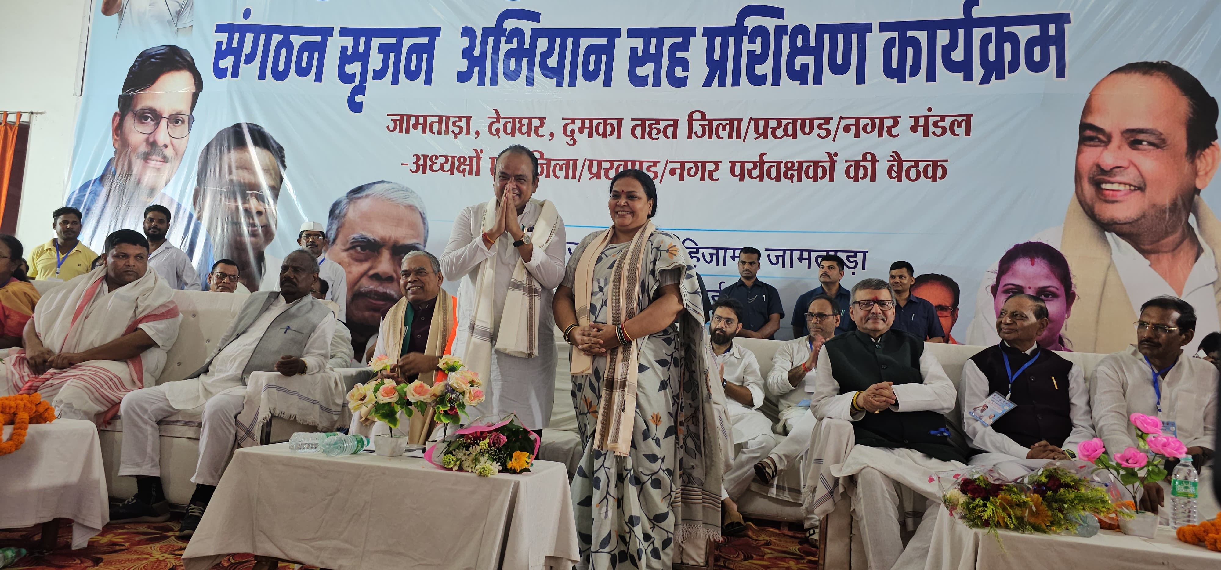 कांग्रेस के प्रशिक्षण कार्यक्रम की तस्वीर कांग्रेस के प्रशिक्षण कार्यक्रम की तस्वीर