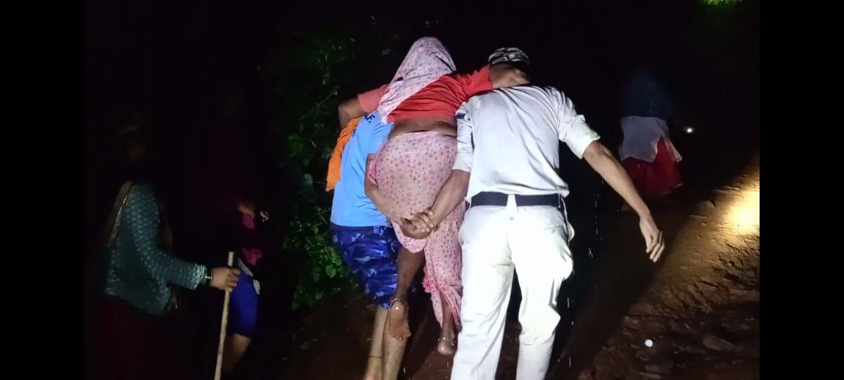 दमोह-बाढ में फंसे ग्राम सगोरिया में 179 लोगों का रेस्क्यू दमोह-बाढ में फंसे ग्राम सगोरिया में 179 लोगों का रेस्क्यू