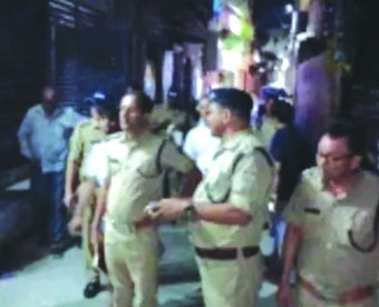 मौके पर पुलिस मौके पर पुलिस