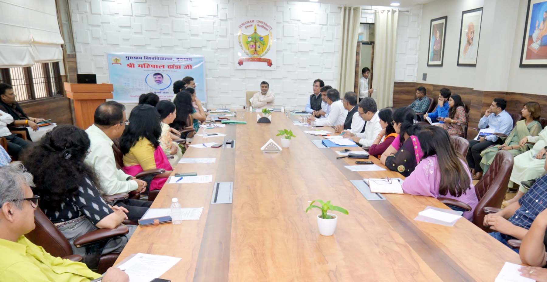 गुुरुग्राम विवि में बुधवार को राष्ट्रीय शिक्षा नीति (एनईपी-2020) के प्रभावी तौर पर लागू करने को लेकर बैठक लेते शिक्षा मंत्री महिपाल ढांडा। गुुरुग्राम विवि में बुधवार को राष्ट्रीय शिक्षा नीति (एनईपी-2020) के प्रभावी तौर पर लागू करने को लेकर बैठक लेते शिक्षा मंत्री महिपाल ढांडा।