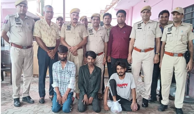 पेचकस से युवक की हत्या करने वाले तीन आरोपित गिरफ्तार पेचकस से युवक की हत्या करने वाले तीन आरोपित गिरफ्तार
