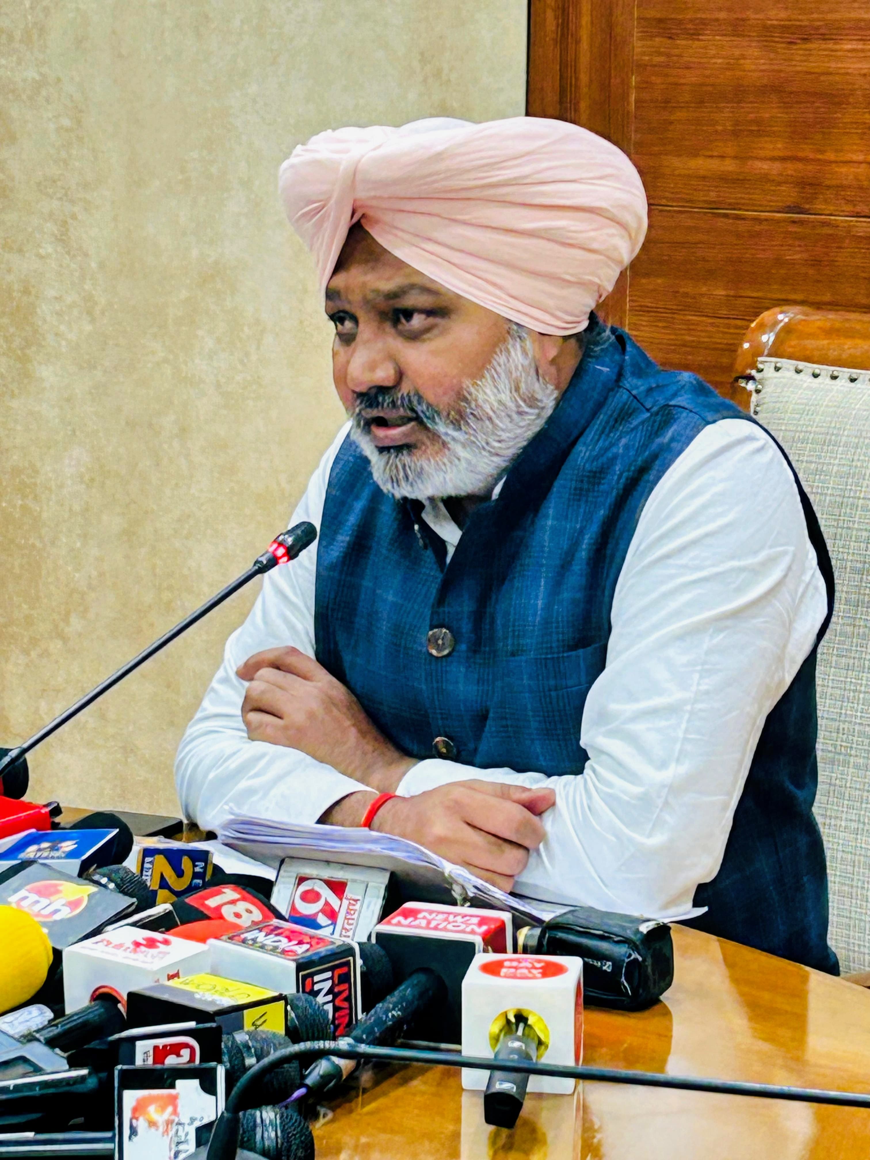 पंजाब के वित्त मंत्री हरपाल चीमा पंजाब के वित्त मंत्री हरपाल चीमा