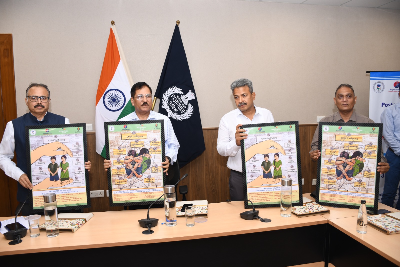 विश्व मानव तस्करी निषेध दिवस पर पुलिस मुख्यालय में बच्चों की सुरक्षा विषयक पोस्टर का विमोचन विश्व मानव तस्करी निषेध दिवस पर पुलिस मुख्यालय में बच्चों की सुरक्षा विषयक पोस्टर का विमोचन