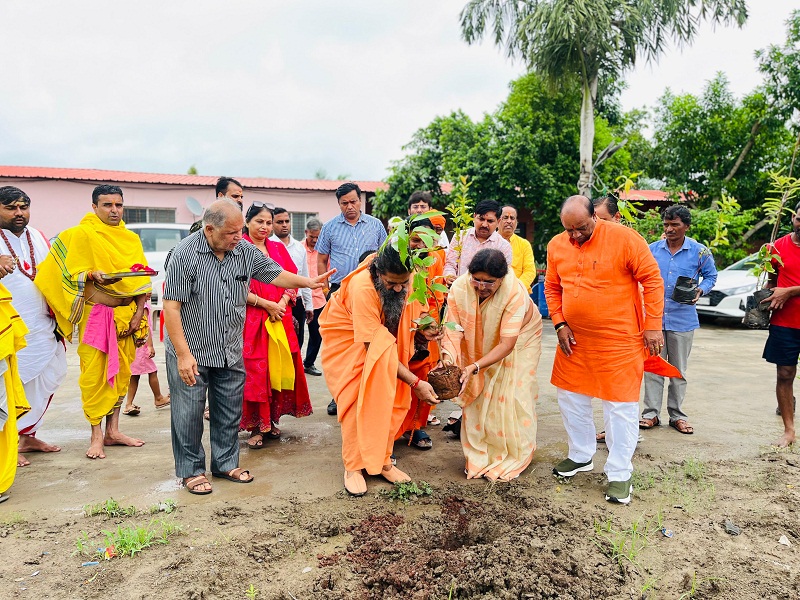 श्री अग्नि अखाड़ा परिसर में पौध रोपण श्री अग्नि अखाड़ा परिसर में पौध रोपण