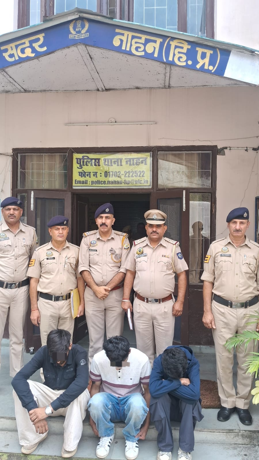 नाहन. सैन की सैर में 3.34 ग्राम चिट्टे के साथ तीन युवक गिरफ्तार नाहन. सैन की सैर में 3.34 ग्राम चिट्टे के साथ तीन युवक गिरफ्तार