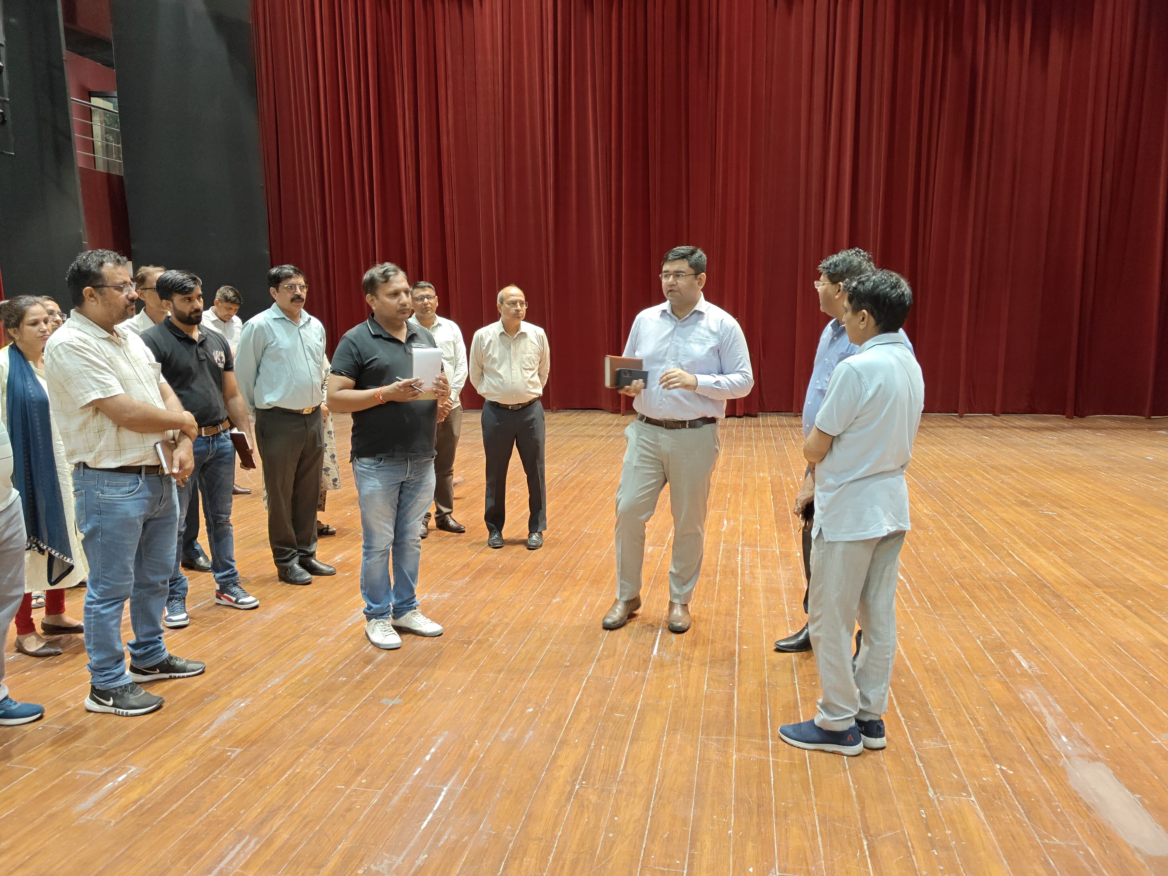 हरियाणा के मुख्यमंत्री के दौरे की तैयारियों का जायजा लेते आबकारी एवं कराधान आयुक्त हरियाणा के मुख्यमंत्री के दौरे की तैयारियों का जायजा लेते आबकारी एवं कराधान आयुक्त