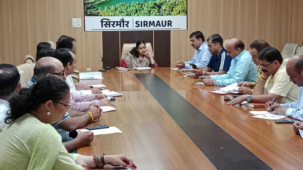 उपायुक्त की अध्यक्षता में जिला खाद्य सुरक्षा समिति की बैठक हुई आयोजित, फूड सैंपलिंग तेज करने के दिए निर्देश उपायुक्त की अध्यक्षता में जिला खाद्य सुरक्षा समिति की बैठक हुई आयोजित, फूड सैंपलिंग तेज करने के दिए निर्देश
