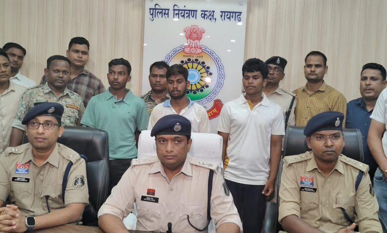 पुलिस के गिरफ्त में आरोपीगण पुलिस के गिरफ्त में आरोपीगण
