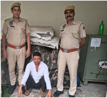 अमरनाथ यात्रियों को बीच रास्ते मे छोड कर फरार होने वाला टुरिस्ट कंपनी का संचालक गिरफ्तार अमरनाथ यात्रियों को बीच रास्ते मे छोड कर फरार होने वाला टुरिस्ट कंपनी का संचालक गिरफ्तार