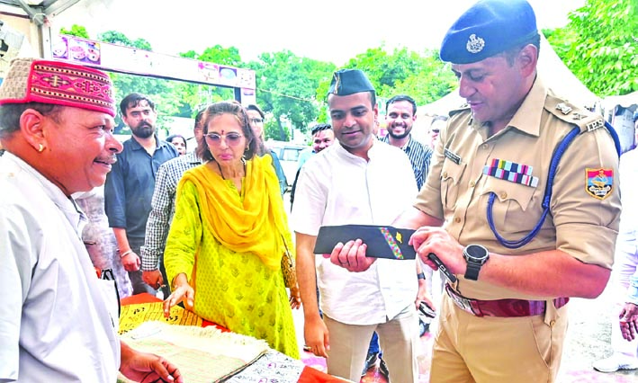 निरीक्षण के दौरान निरीक्षण के दौरान
