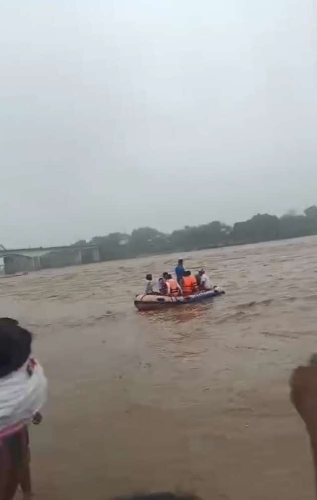 Khojbin karti NDRF team Khojbin karti NDRF team