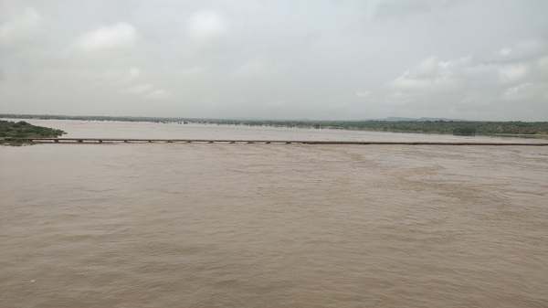 मुरैना : चम्बल ने खतरे के निशान को पार कर गांव की ओर किया रुख, हाई अलर्ट जारी मुरैना : चम्बल ने खतरे के निशान को पार कर गांव की ओर किया रुख, हाई अलर्ट जारी