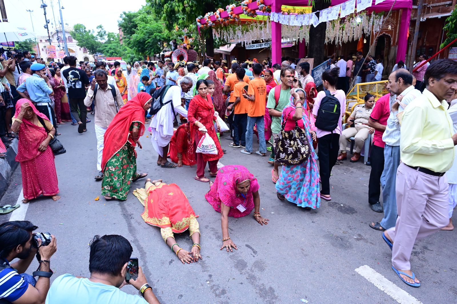 कल्याण जी पदयात्रा: रिमझिम फुहारों के बीच शाही लवाजमे के साथ रवाना हुई लक्खी पदयात्रा कल्याण जी पदयात्रा: रिमझिम फुहारों के बीच शाही लवाजमे के साथ रवाना हुई लक्खी पदयात्रा