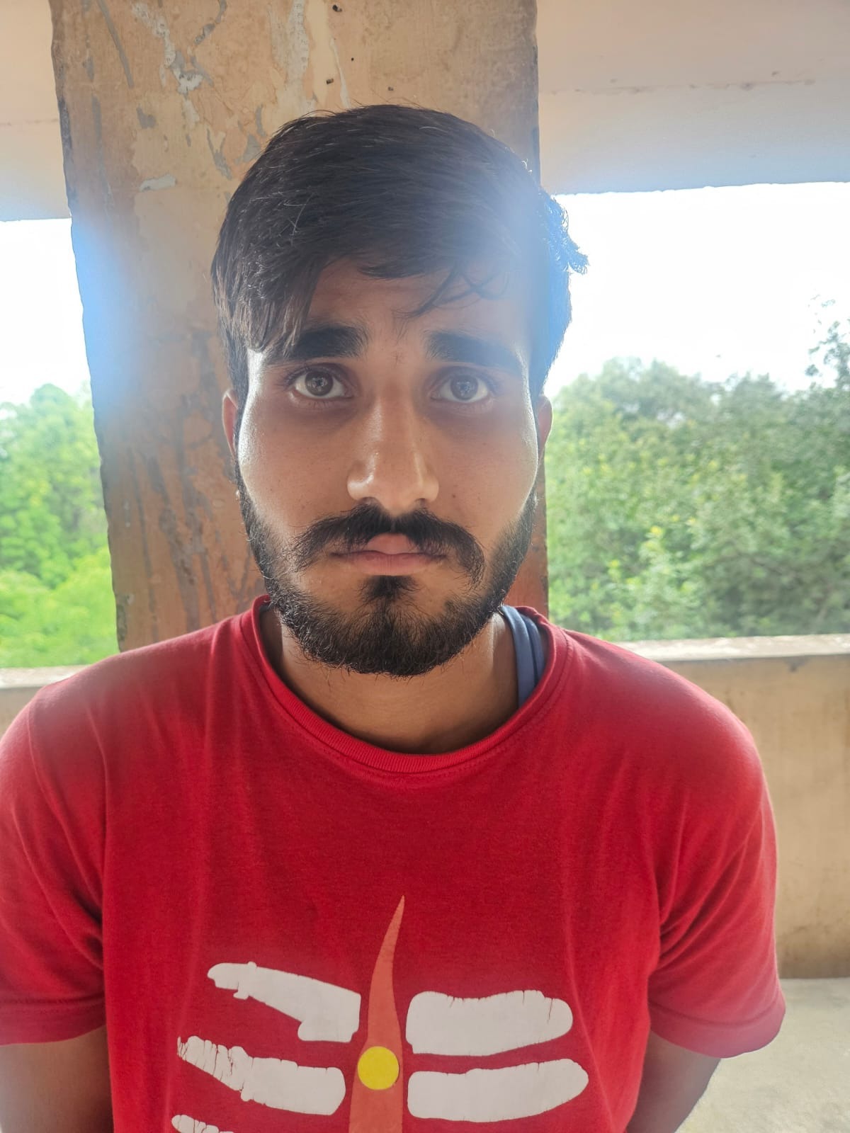 गिरफ्तार किया गया आरोपित गिरफ्तार किया गया आरोपित