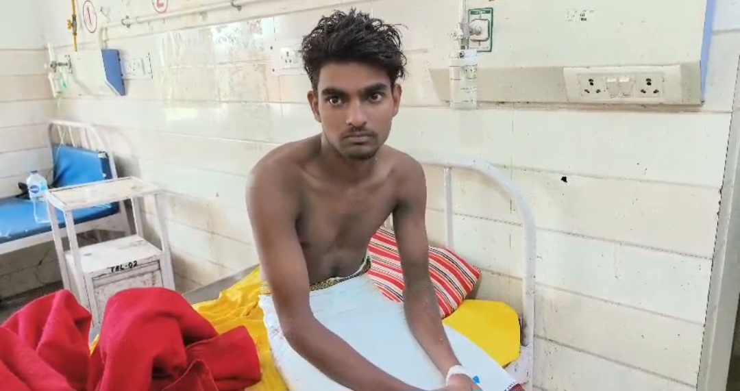 अस्पताल में छोटा भाईअस्पताल में छोटा भाई अस्पताल में छोटा भाईअस्पताल में छोटा भाई