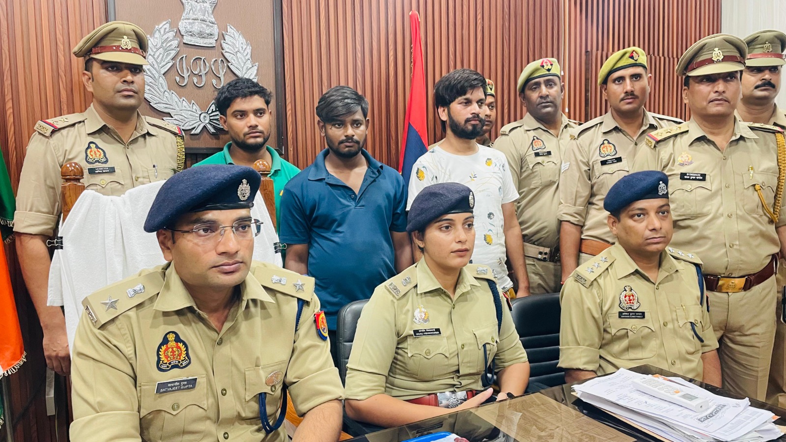 पुलिस की गिरफ्त में आरोपित लुटेरे