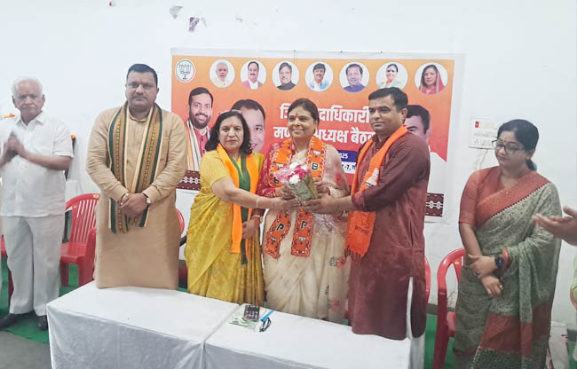 सोनीपत: प्रदेश महामंत्री डॉ. अर्चना गुप्ता का गोहाना में स्वागत करते कार्यकर्ता सोनीपत: प्रदेश महामंत्री डॉ. अर्चना गुप्ता का गोहाना में स्वागत करते कार्यकर्ता
