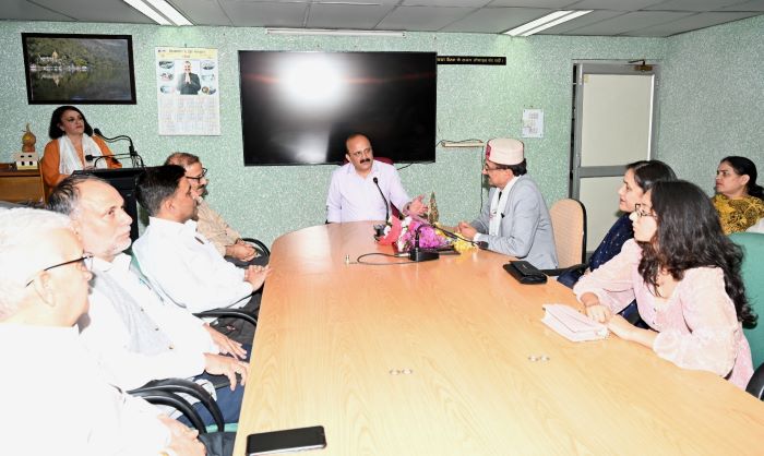 वरिष्ठ संपादक डॉ. राजेश शर्मा सूचना एवं जन संपर्क विभाग से सेवानिवृत्त के दाैरान वरिष्ठ संपादक डॉ. राजेश शर्मा सूचना एवं जन संपर्क विभाग से सेवानिवृत्त के दाैरान
