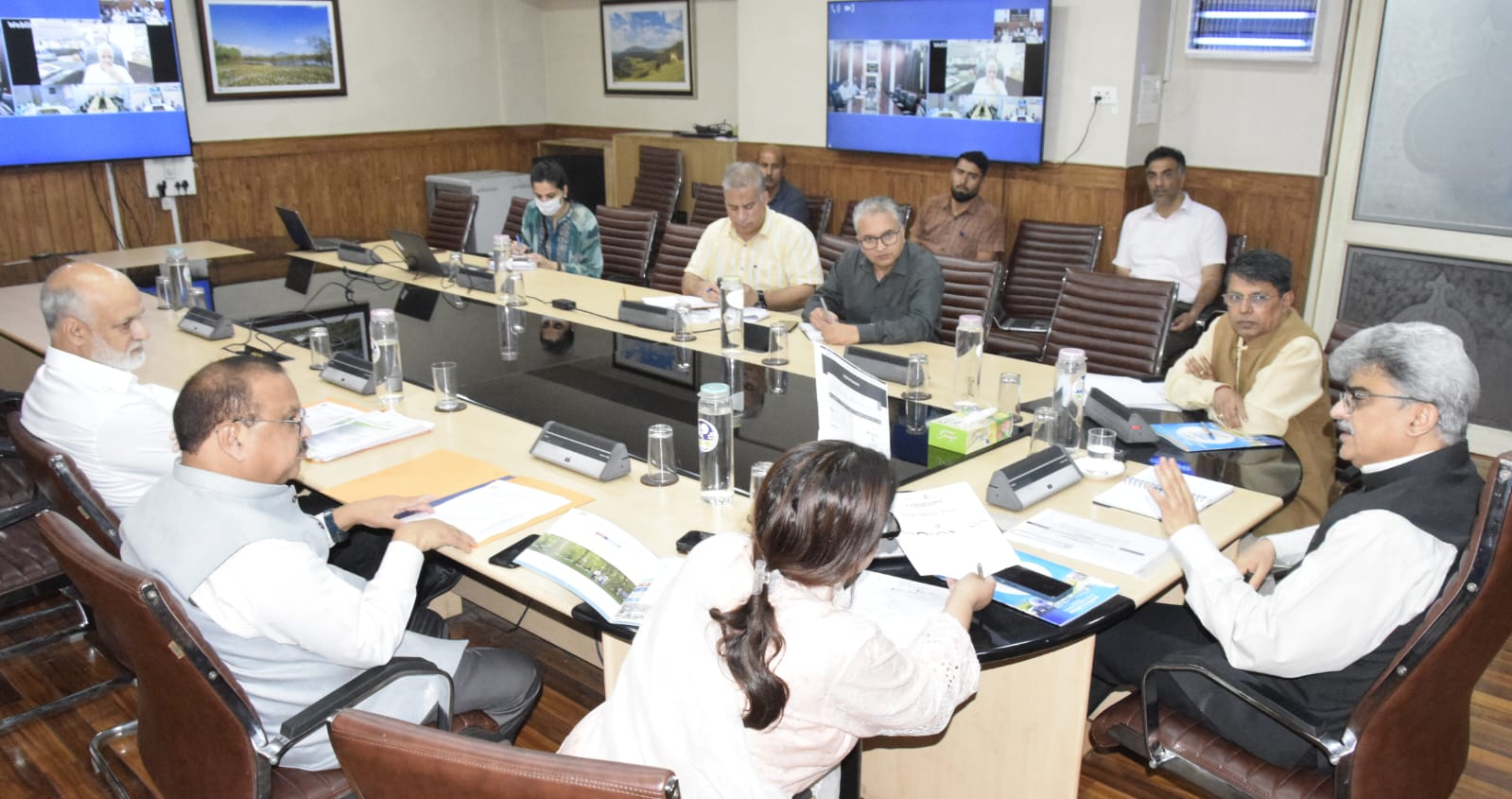 मुख्य सचिव ने राष्ट्रव्यापी युवा कनेक्ट कार्यक्रम के लिए जम्मू-कश्मीर के विश्वविद्यालयों की तैयारियों की समीक्षा की