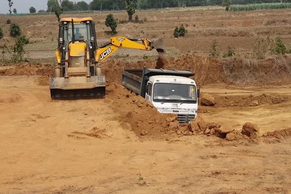 खुलेआम अवैध उत्खनन का शिकार हो रही नगरीय व ग्रामीण सीमाएं