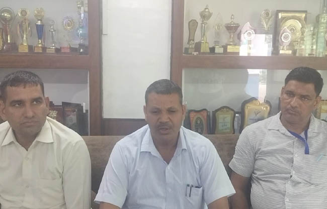 सोनीपत: बोर्ड के उपाध्यक्ष सतीश शाहपुर पत्रकारों को जानकारी देते हुए सोनीपत: बोर्ड के उपाध्यक्ष सतीश शाहपुर पत्रकारों को जानकारी देते हुए