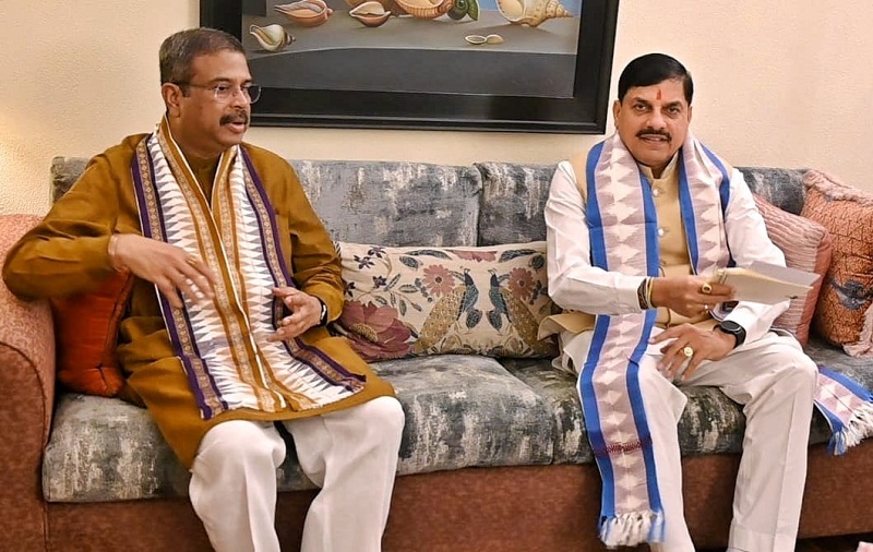 मुख्यमंत्री मोहन यादव दिल्ली में धर्मेन्द्र प्रधान से मिले मुख्यमंत्री मोहन यादव दिल्ली में धर्मेन्द्र प्रधान से मिले
