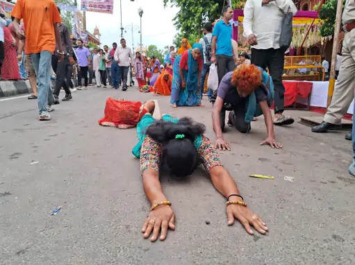 कल्याण जी पदयात्रा: रिमझिम फुहारों के बीच शाही लवाजमे के साथ रवाना हुई लक्खी पदयात्रा कल्याण जी पदयात्रा: रिमझिम फुहारों के बीच शाही लवाजमे के साथ रवाना हुई लक्खी पदयात्रा