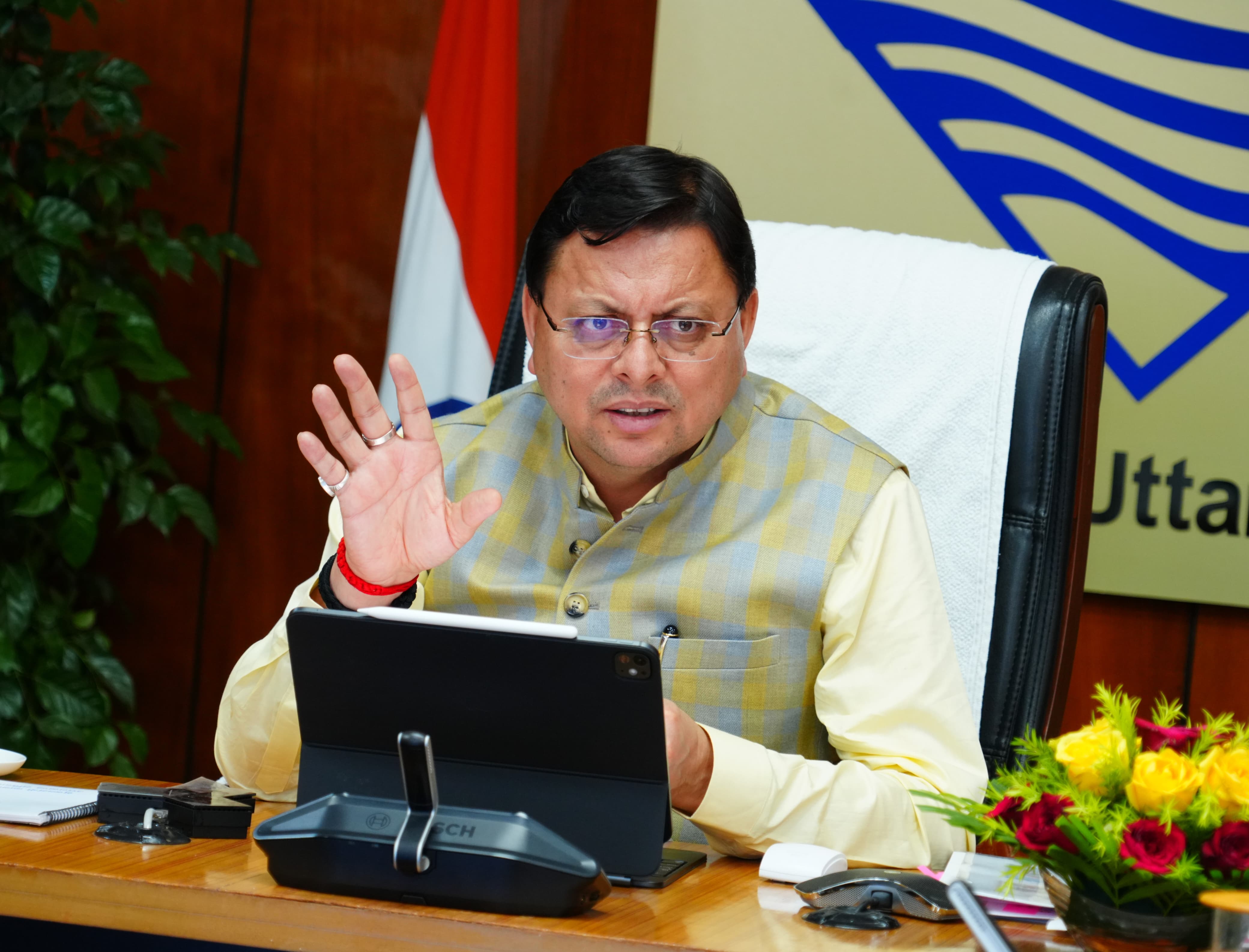 मुख्यमंत्री पुष्कर सिंह धामी  गुरुवार को सचिवालय में खाद्य विभाग की समीक्षा करते।