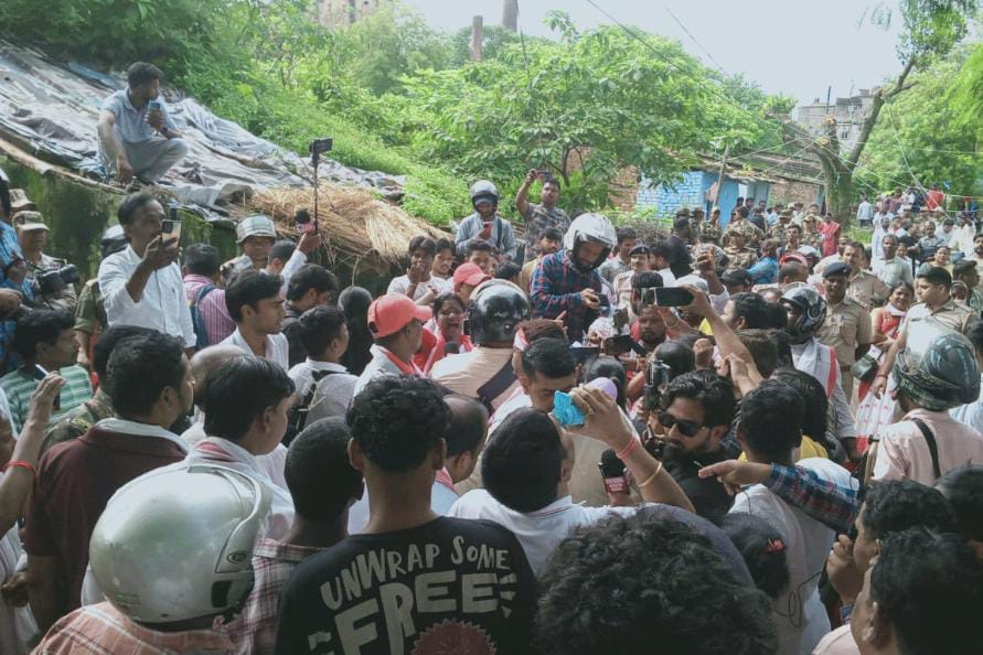 बिरसा समाधि स्‍थल की तस्‍वीर