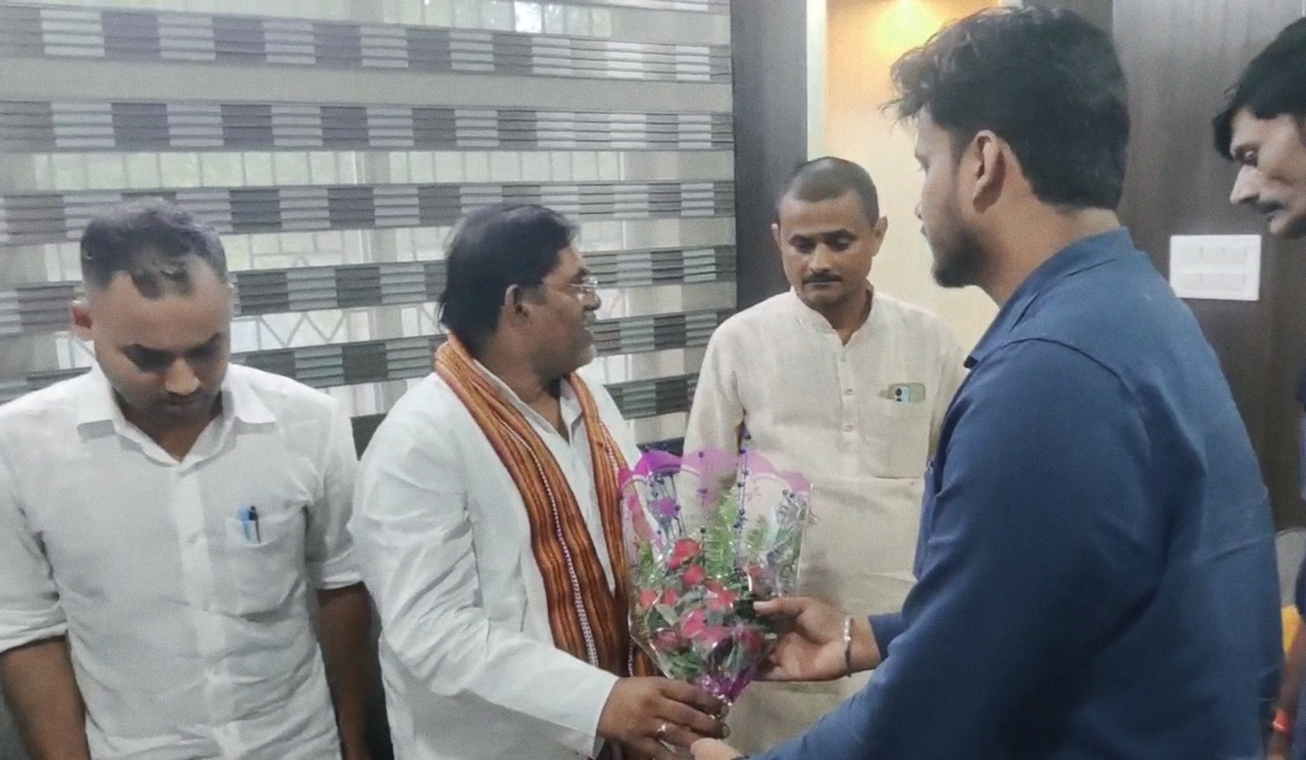 अररिया फोटो:हटी सहनी मंत्री का स्वागत अररिया फोटो:हटी सहनी मंत्री का स्वागत