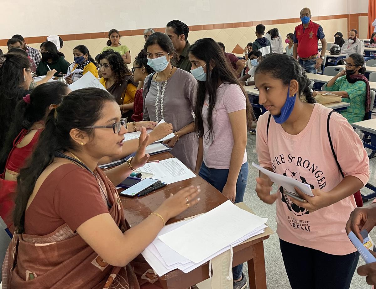 कॉलेज के एडमिशन समय खत्म लाखों सीट खाली रह गई कॉलेज के एडमिशन समय खत्म लाखों सीट खाली रह गई