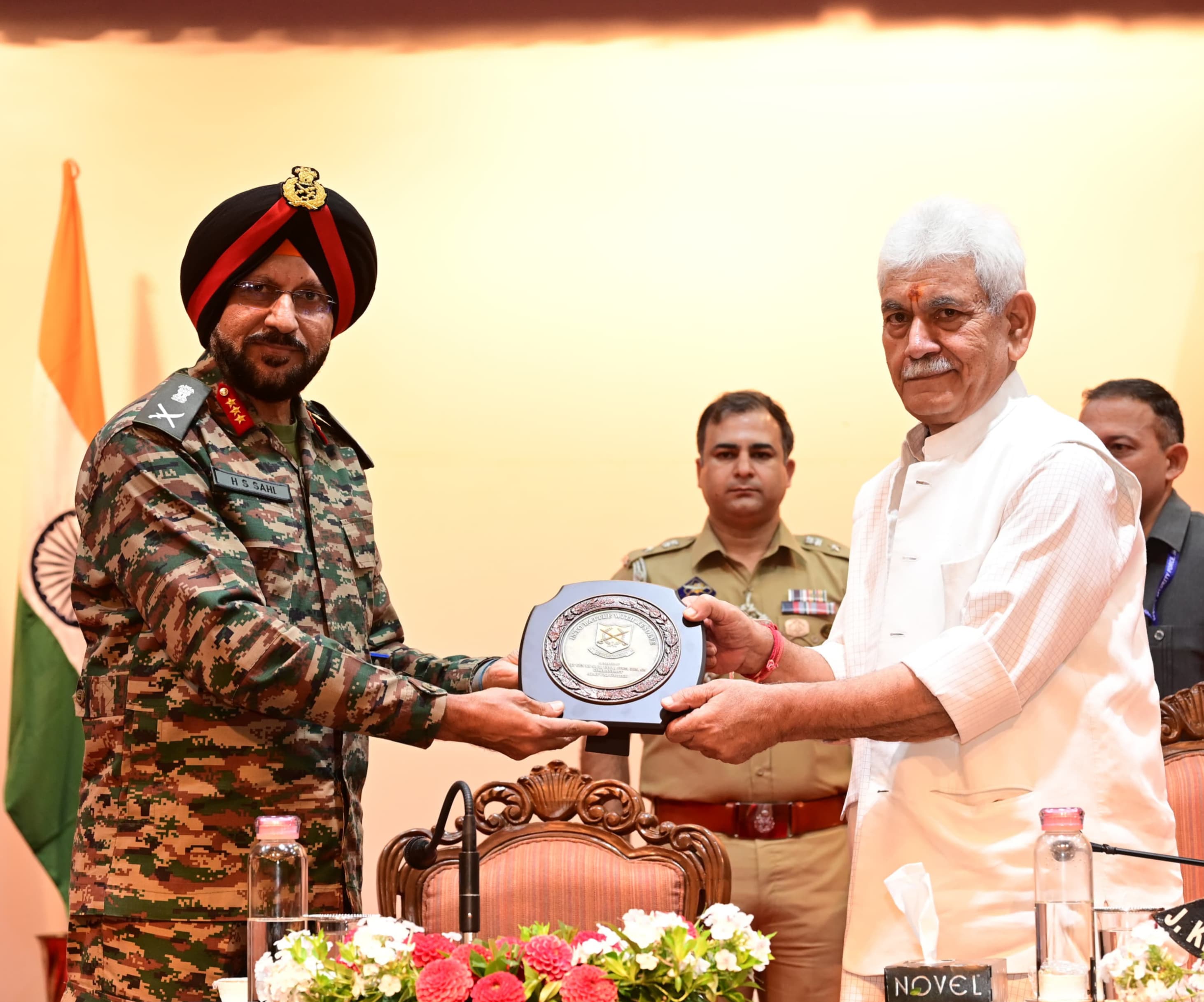 हमें अपनी संरक्षा और समृद्धि के लिए खतरा बनने वाले हर आतंकवादी और आतंकवादी संगठन को खत्म करने का संकल्प लेना चाहिए- उपराज्यपाल हमें अपनी संरक्षा और समृद्धि के लिए खतरा बनने वाले हर आतंकवादी और आतंकवादी संगठन को खत्म करने का संकल्प लेना चाहिए- उपराज्यपाल