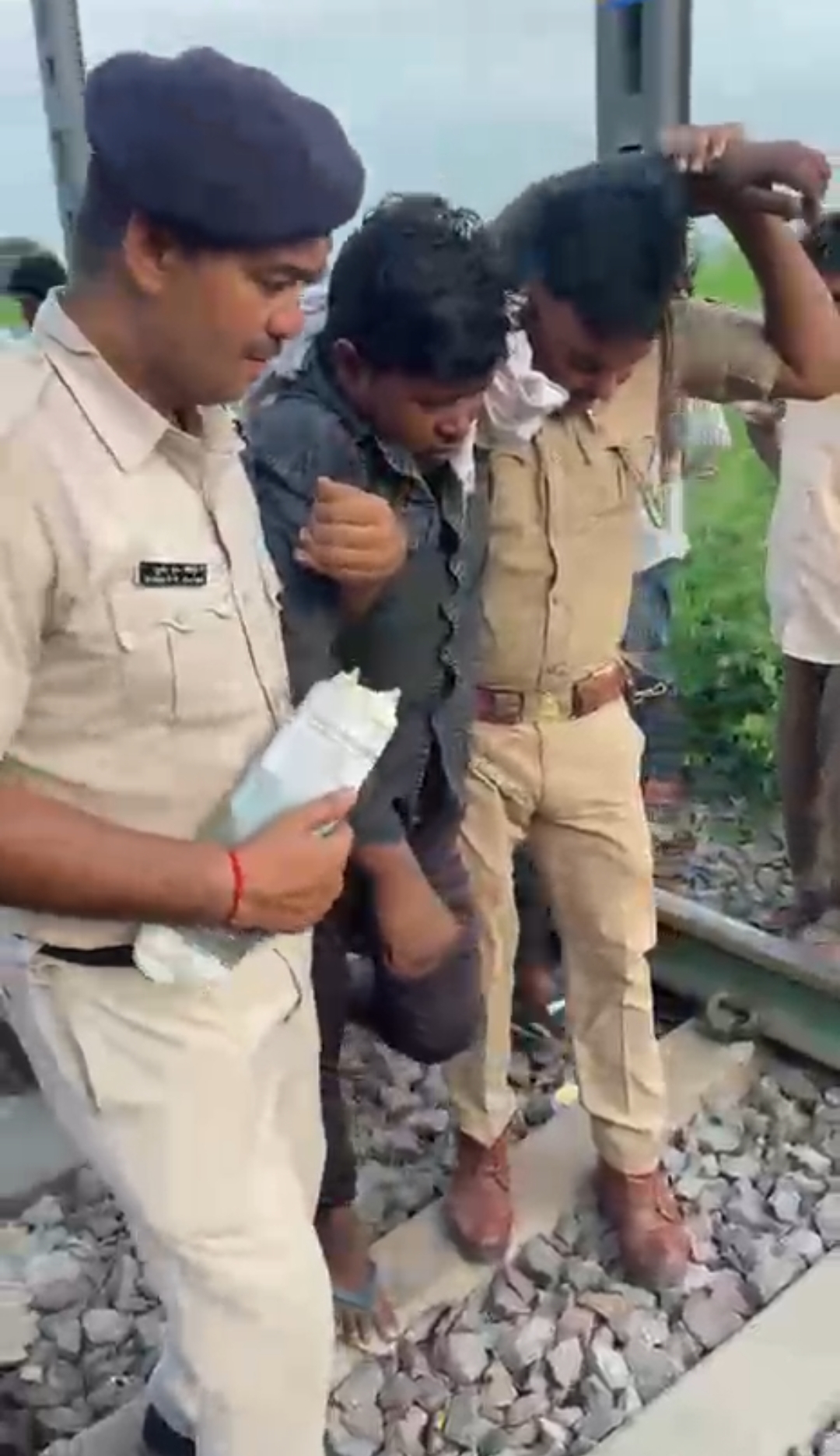 हादसे में घायल यात्री हादसे में घायल यात्री