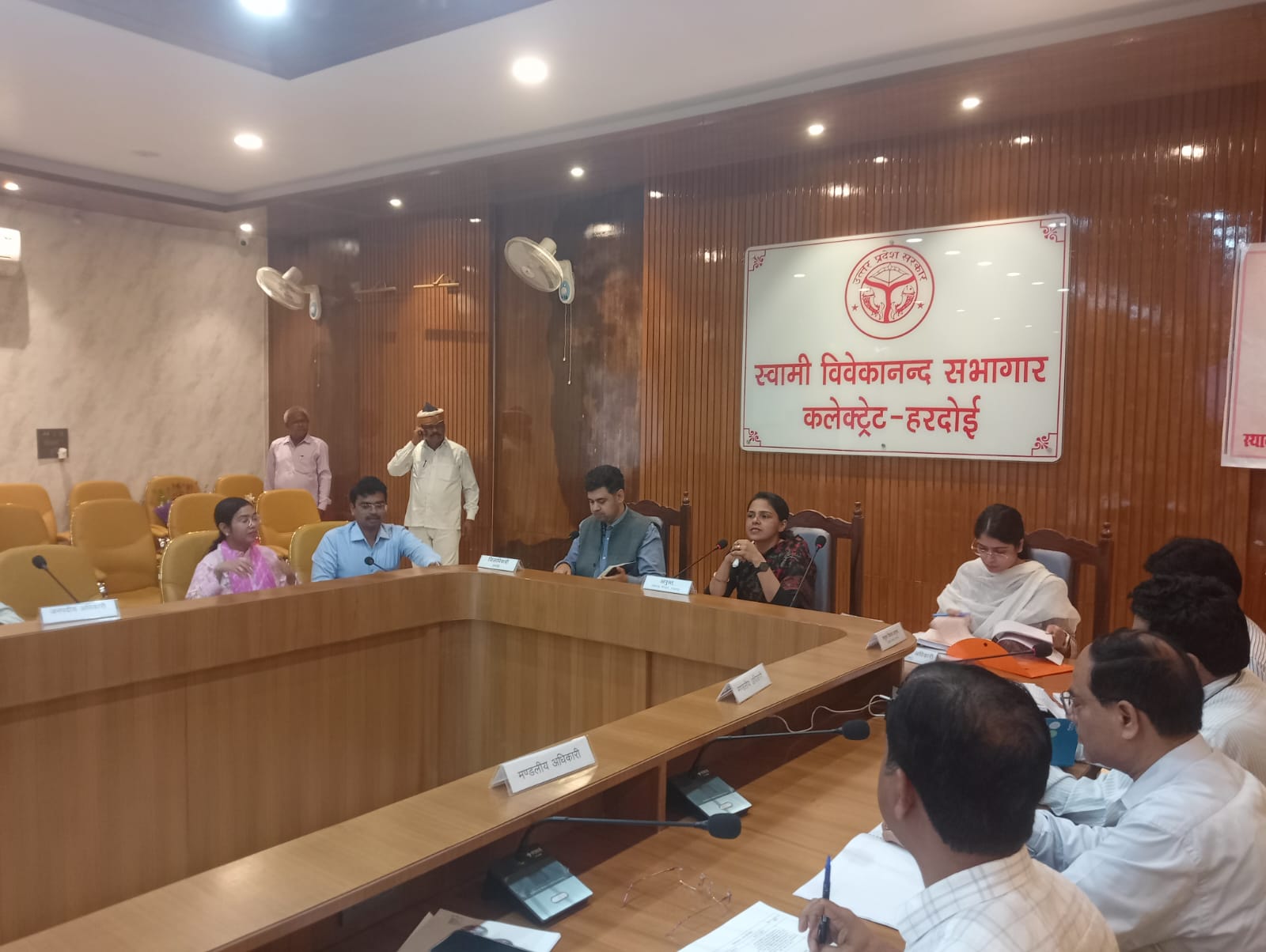 आम जनता का फोन उठाये एवं बिजली आपूर्ति में सुधार लाये:-डा0 रोशन जैकब आम जनता का फोन उठाये एवं बिजली आपूर्ति में सुधार लाये:-डा0 रोशन जैकब