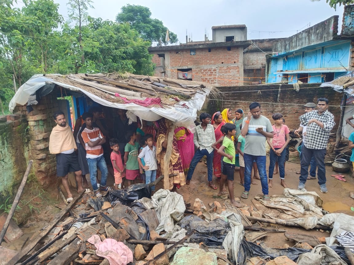 गिरा कच्चा दीवार गिरा कच्चा दीवार