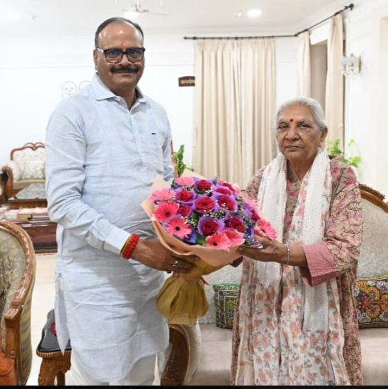 राज्यपाल से मिलते उप मुख्यमंत्री ब्रजेश पाठक राज्यपाल से मिलते उप मुख्यमंत्री ब्रजेश पाठक