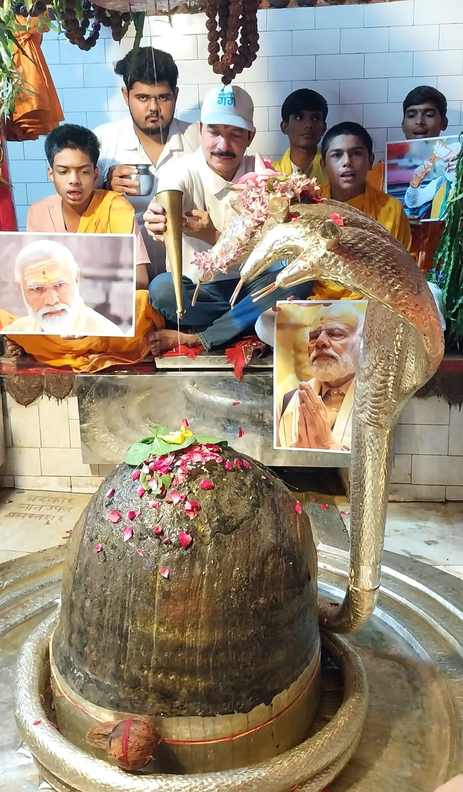 वाराणसी में प्रधानमंत्री के आने के पूर्व महादेव का रूद्राभिषेक वाराणसी में प्रधानमंत्री के आने के पूर्व महादेव का रूद्राभिषेक