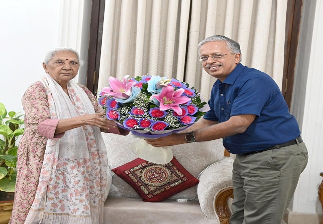 राज्यपाल से मिले मुख्य सचिव राज्यपाल से मिले मुख्य सचिव