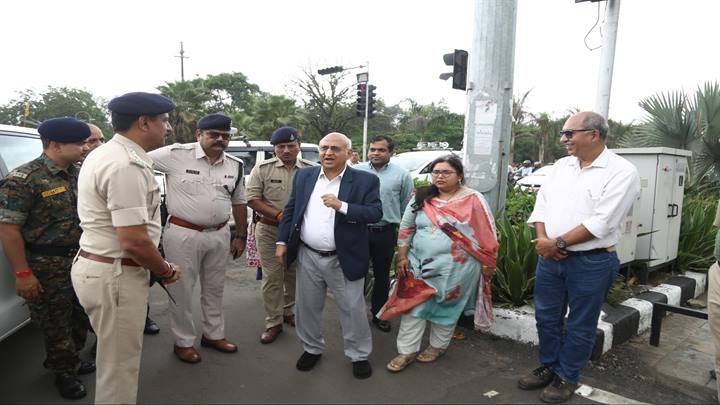 भोपालः सुप्रीम कोर्ट की सड़क सुरक्षा समिति के अध्यक्ष न्यायमूर्ति सप्रे ने किया ब्लैक स्पॉट्स का निरीक्षण भोपालः सुप्रीम कोर्ट की सड़क सुरक्षा समिति के अध्यक्ष न्यायमूर्ति सप्रे ने किया ब्लैक स्पॉट्स का निरीक्षण