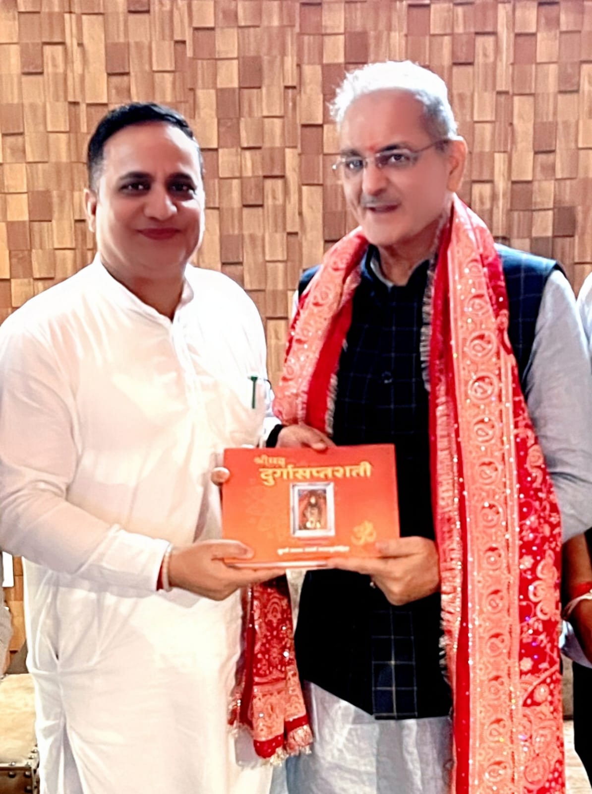 पवन शर्मा ने लद्दाख के एलजी कविंदर गुप्ता से एनईपी 2020, युवा सशक्तीकरण और क्षेत्रीय विकास पहलों पर चर्चा की पवन शर्मा ने लद्दाख के एलजी कविंदर गुप्ता से एनईपी 2020, युवा सशक्तीकरण और क्षेत्रीय विकास पहलों पर चर्चा की