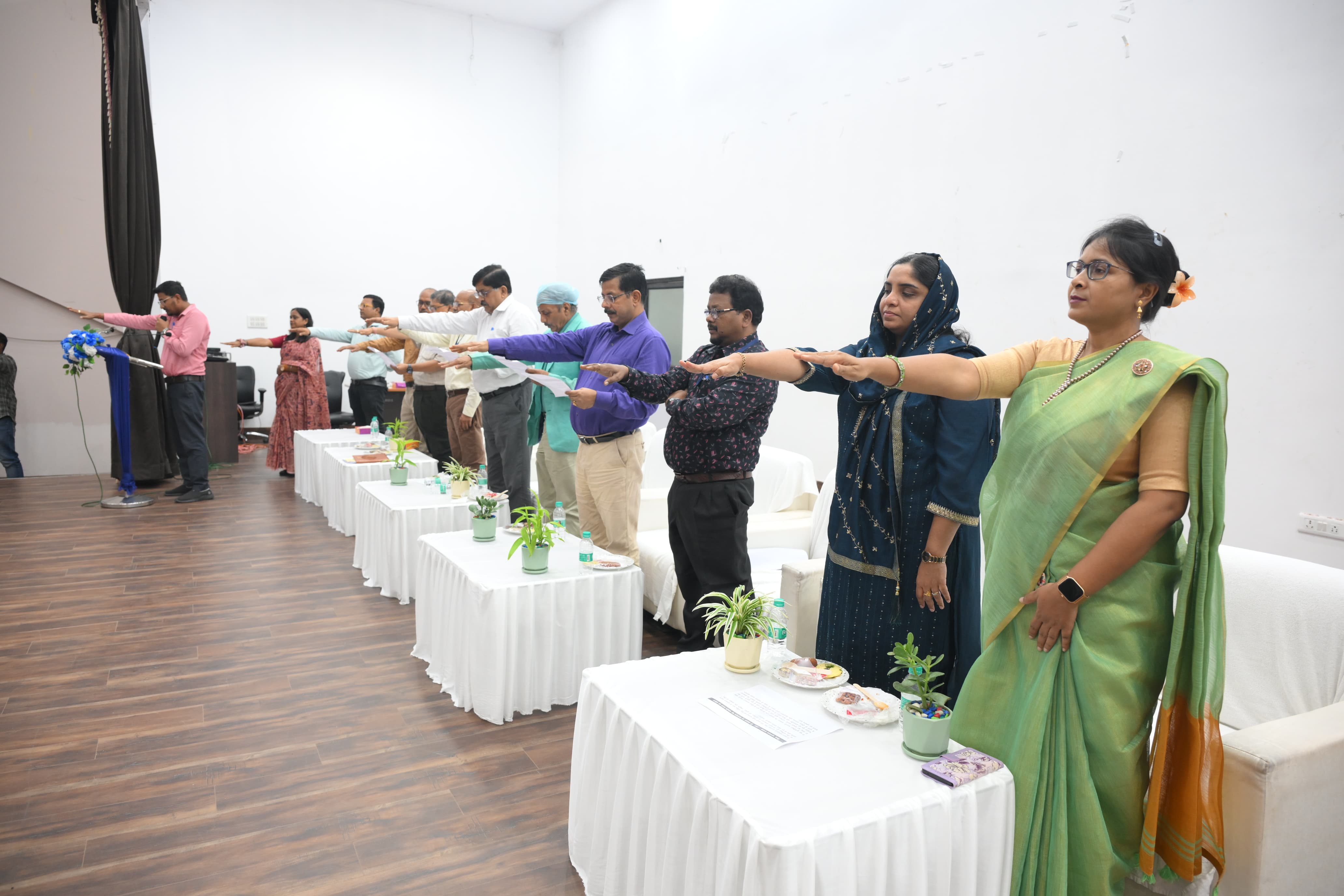 कार्यक्रम में शशि प्रकाश झा समेत अन्य कार्यक्रम में शशि प्रकाश झा समेत अन्य